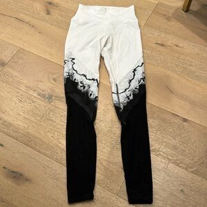 Alo Leggings with black mesh on bottom half